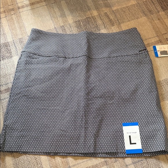 s. c. & co Pants - NWT Chic Black and White Mini Skirt